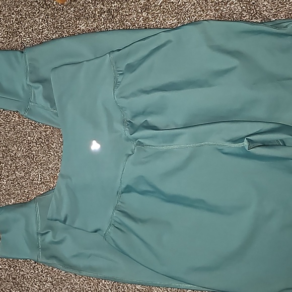 Old Navy Active Powersoft - Picture 2 of 8